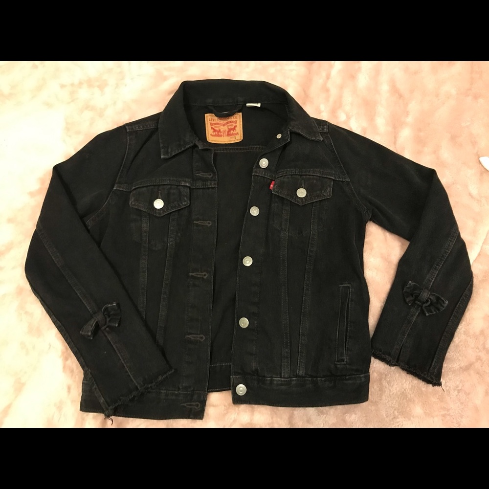 Levi’s black denim jacket